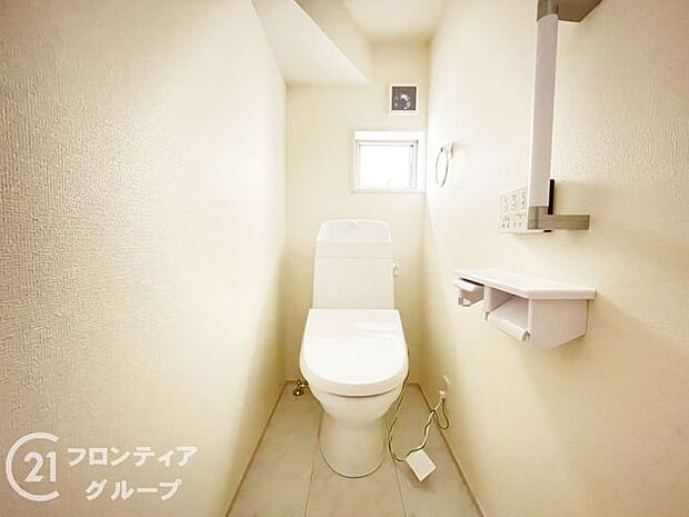 便器にふちがなく、汚れが隠れて見えない部分が極端に少なくなっており、お手入れも楽々!スピーディでパワフルな洗浄力を実現しています!