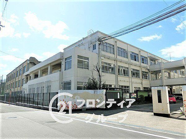 京都市立勧修中学校 徒歩3分。 170m