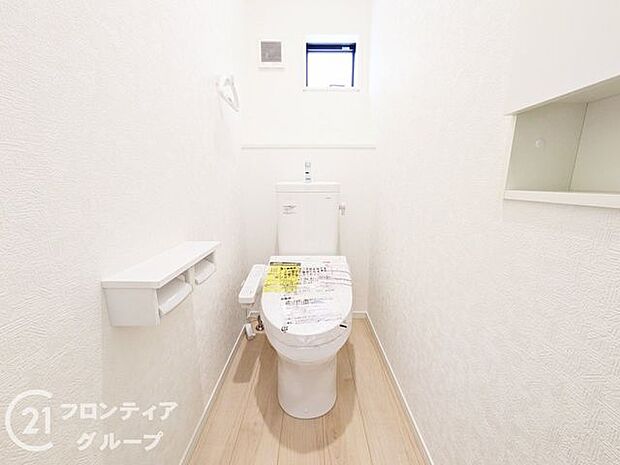 オート開閉のフタなので、手を触れず清潔・快適なトイレです!