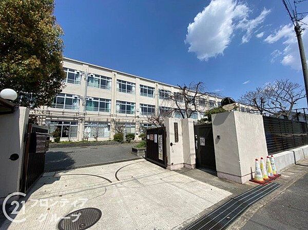 京都市立梅津北小学校 徒歩14分。 1120m
