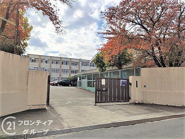 京都市立羽束師小学校 徒歩16分。 1260m