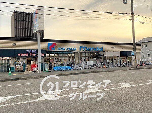 万代羽束師店 徒歩10分。 730m
