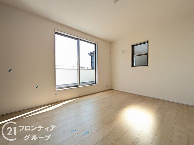 室内はシンプルな仕様となっており、それぞれの好みに合わせたインテリアで、趣味に合わせてレイアウトしやすくなっております。