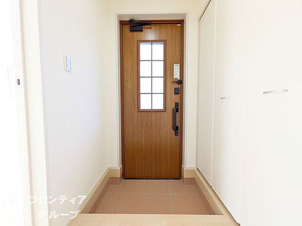 玄関は防犯性の優れたダブルロックドアです！