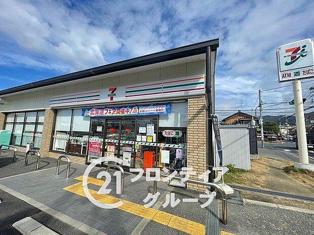 セブンイレブン伏見石田大山店 徒歩13分。 1000m