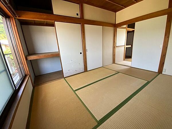 ほっとする寛ぎの和室。来客時にも利用できる和室が一部屋あると重宝しますね。