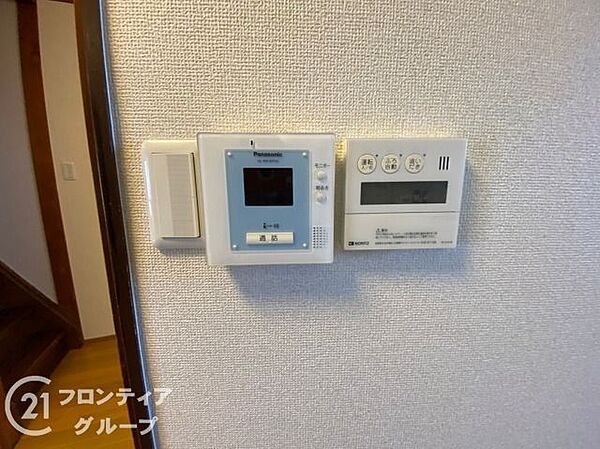 モニター付きインターホン完備！来客者の顔を確認できるため、安心ですね！
