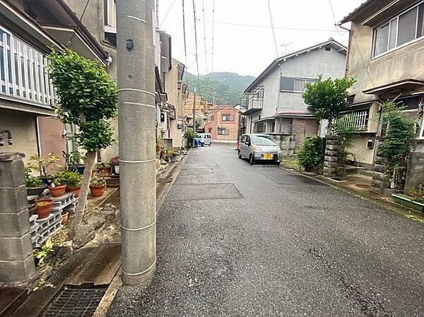 小学校まで徒歩10分圏内なのでお子様の通学も安心の距離ですね