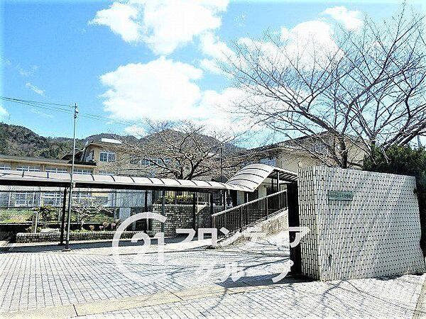 京都市立大宅中学校 徒歩13分。 970m