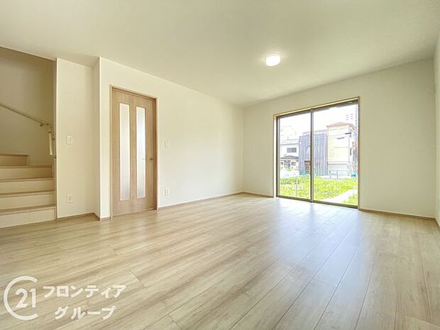 広々リビング、人が集まるおもてなし空間を実現できますね!