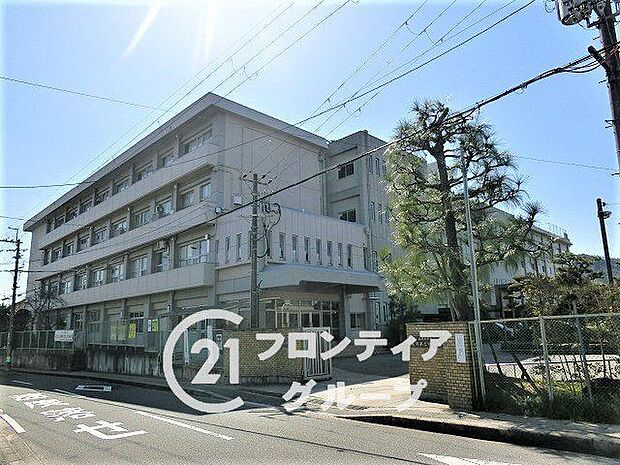 長岡京市立長岡第二中学校 徒歩14分。 1100m