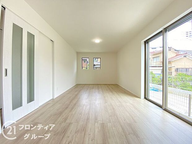 広々リビング、人が集まるおもてなし空間を実現できますね！