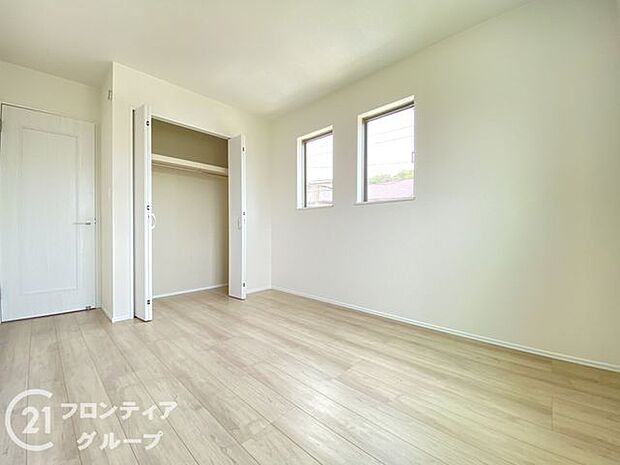 フローリング材には、木目や色調など木材特有の風合いがあり、ナチュラルな美しさで、日々の生活に温もりを与えてくれます。