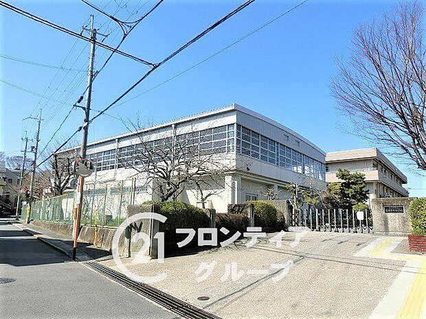 長岡京市立長岡第十小学校 徒歩9分。 700m