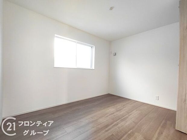 寝室や子供部屋にぴったりなシンプル洋室でお部屋のコーディネートが楽しめますね。