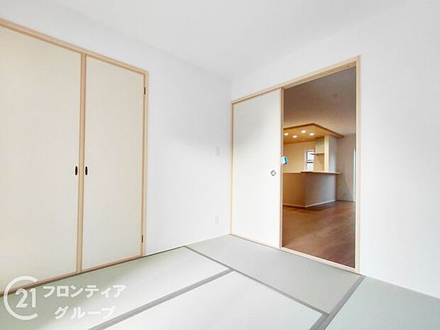 タタミスペースの押入れは、季節のものやお子様のおもちゃなどたくさん収納しておける便利なスペースです！