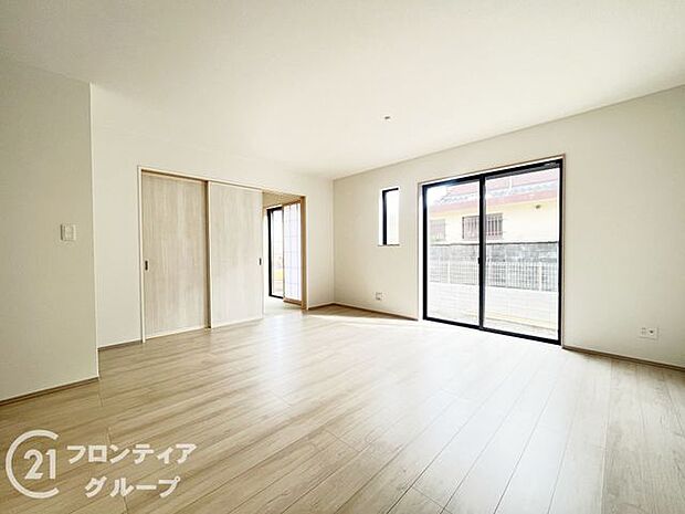 広々リビング、人が集まるおもてなし空間を実現できますね！