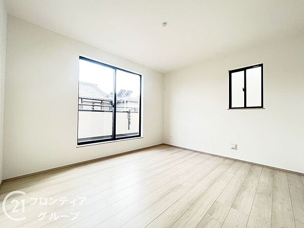 フローリング材には、木目や色調など木材特有の風合いがあり、ナチュラルな美しさで、日々の生活に温もりを与えてくれます。