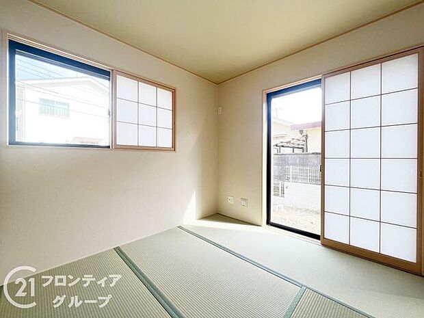 新しいい草香る畳スペースは、使い方色々！客室やお布団で寝るときにぴったりの空間ですね。