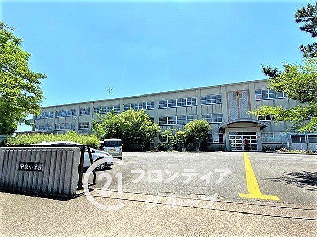 八幡市立中央小学校 徒歩7分。 550m