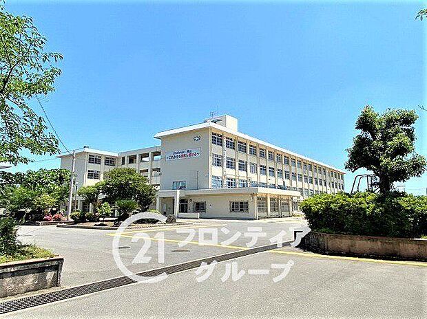 八幡市立男山中学校 徒歩9分。 690m