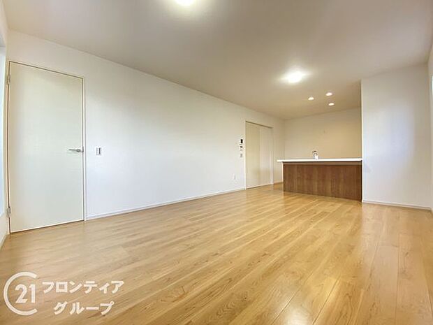 LDK16帖で家族団らんにぴったりです。リビングイン階段のため生活動線も良いですね