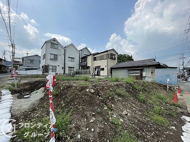 百々小学校まで徒歩8分とお子様の通学も安心です