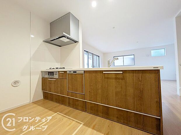 食器乾燥機付き。手洗いより水道代が節約できるので手にもお財布に優しい設備です。