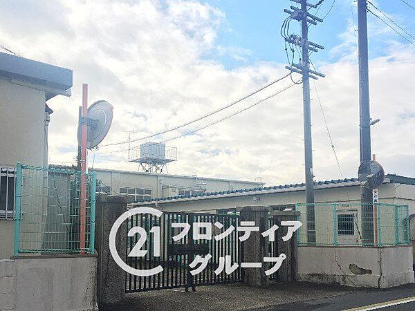 京都市立向島小学校 徒歩8分。 630m
