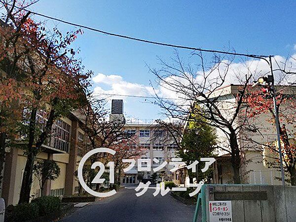 宇治市立木幡中学校 徒歩31分。 2450m