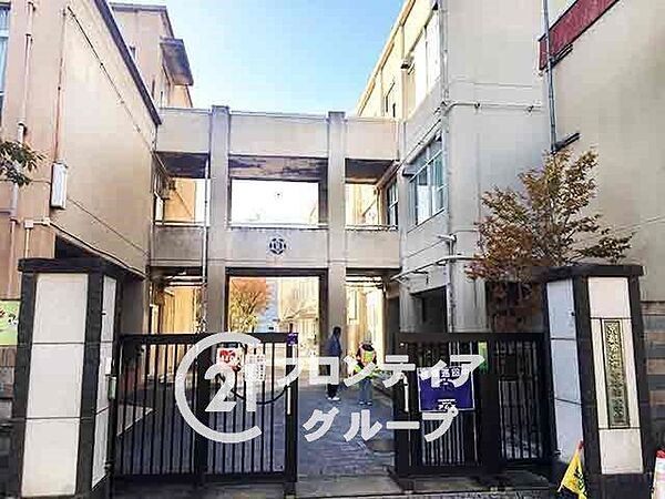 京都市立九条塔南小学校 徒歩13分。 990m