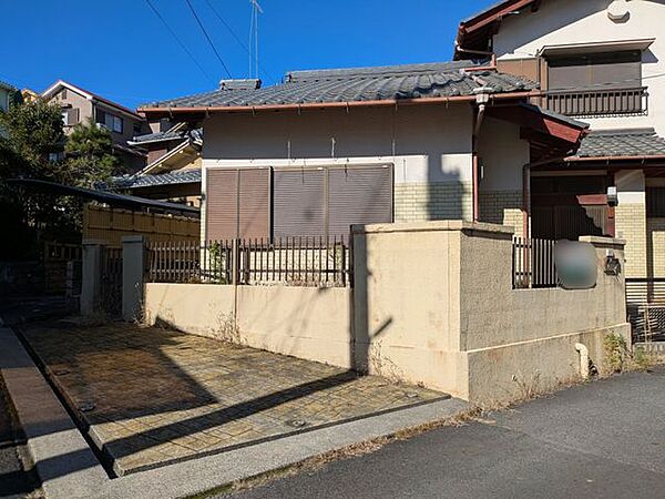 使いやすい駐車場で、家族全員が快適に利用できるスペースです