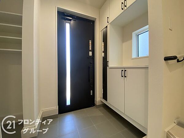 玄関は防犯性の優れたダブルロックドアです！