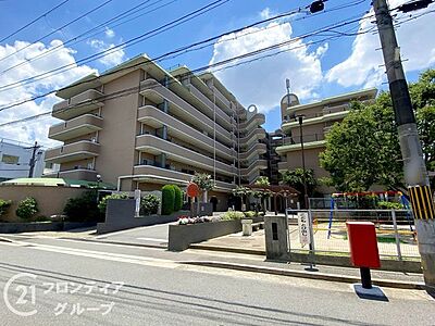 外観:開放感あふれるマンション外観は、明るい印象を与え、住む人に心地よい空間を提供します。自然光を取り入れたデザインが魅力で、日々の生活を豊かにします 外観:開放感あふれるマンション外観は、明るい印象を与え、住む人に心地よい空間を提供します。自然光を取り入れたデザインが魅力で、日々の生活を豊かにします