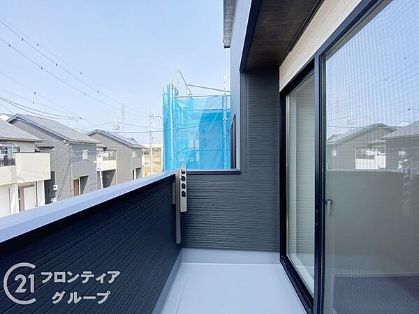 日当たりの良いバルコニーは、お洗濯が多いときも安心！たくさん干してもカラっと乾きそうです！