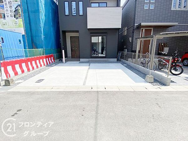 使いやすい駐車場で、家族全員が快適に利用できるスペースです
