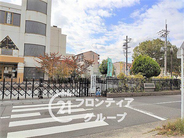 京都市立久我の杜小学校 徒歩5分。 370m