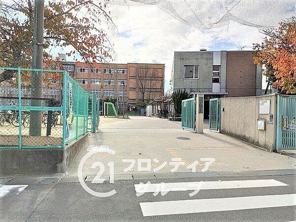 京都市立神川小学校 徒歩5分。 400m