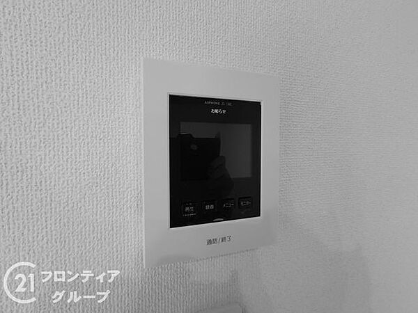 来客者を確認してから対応できるので安心のモニター付きインターホン