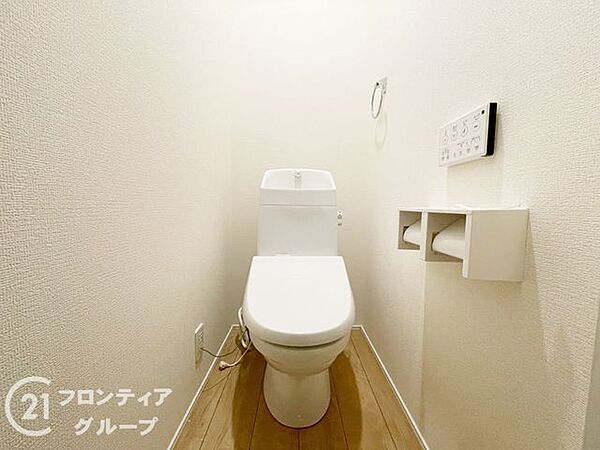 1階、2階どちらにも節水省エネ仕様のシャワートイレを採用しています。