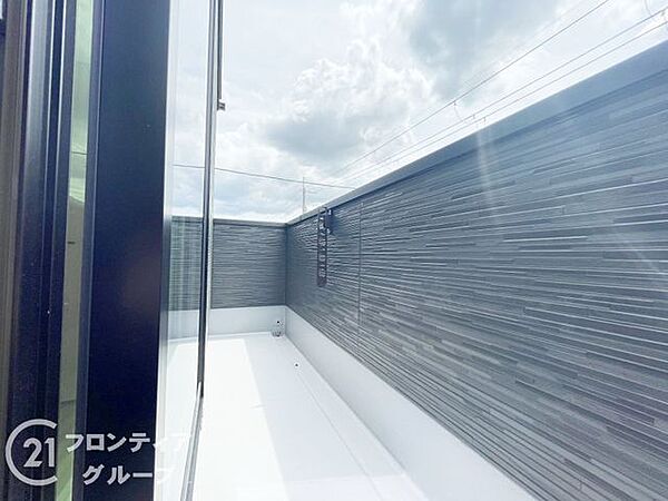 日当たりの良いバルコニーは、お洗濯が多いときも安心！たくさん干してもカラっと乾きそうです！