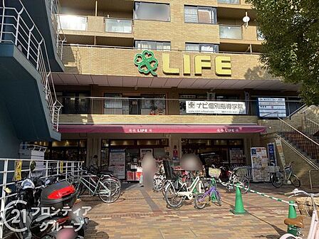 ライフ西陣店 徒歩8分。 570m