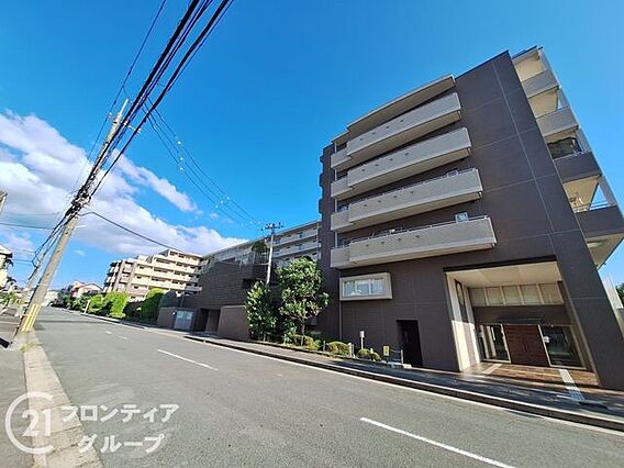 駅から徒歩8分...