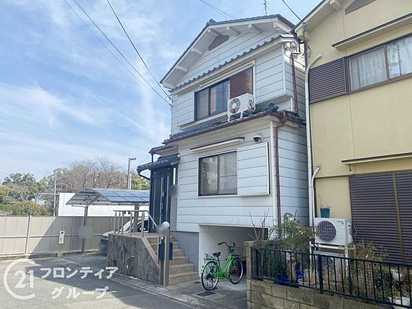シンプルながらも存在感のある外観で、住む人を魅了し、日常に特別な時間をもたらします。