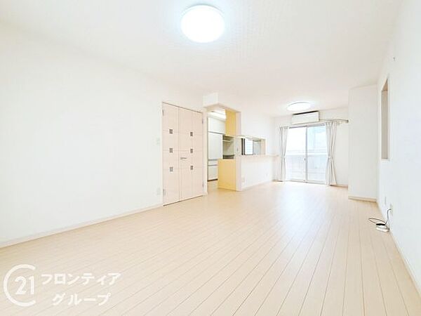 温かみのある玄関で、住む人を優しく迎える空間です