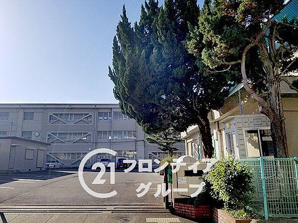 宇治市立槇島小学校 徒歩1分。 80m