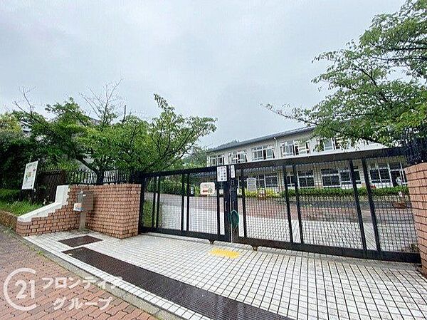 京都市立桂坂小学校 徒歩10分。 800m