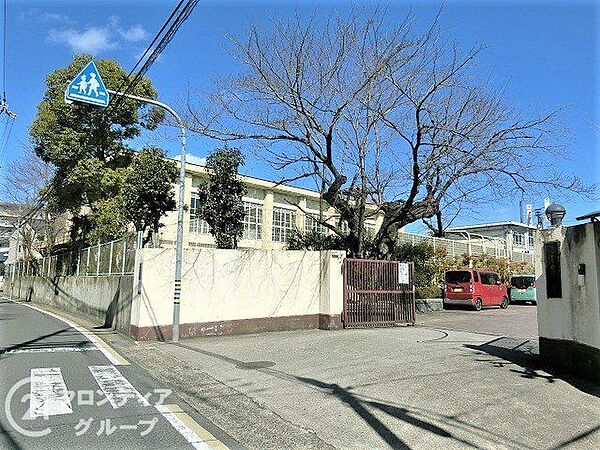 京都市立音羽小学校 徒歩5分。 340m