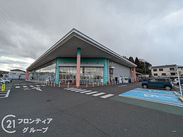 フレンドマートグリーンヒル青山店 徒歩10分。 760m
