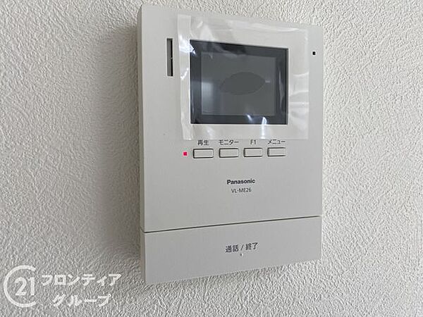 女性やお子様にも安心のTVモニター付きインターホン！一目で来客を確認できるので、特に小さなお子様をお持ちのご家庭でも安心してお住まい頂ける設備です。
